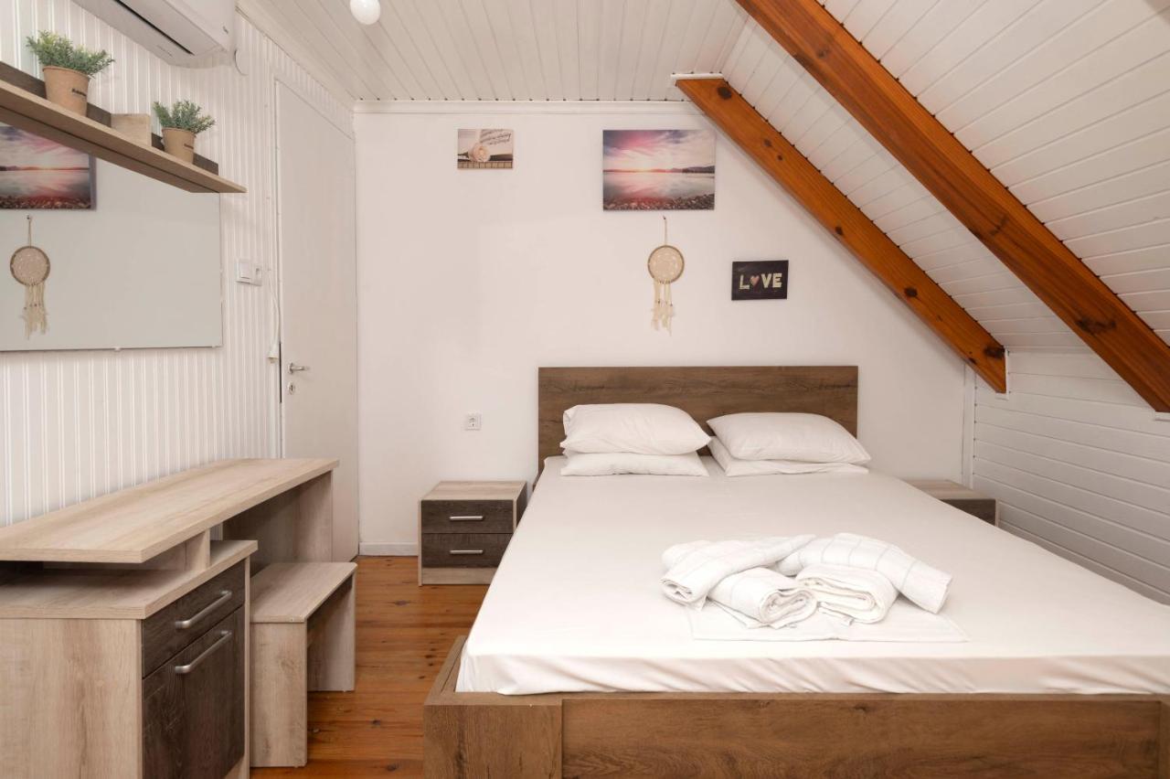 Giorgos House Attic Apartment Gialova Luaran gambar
